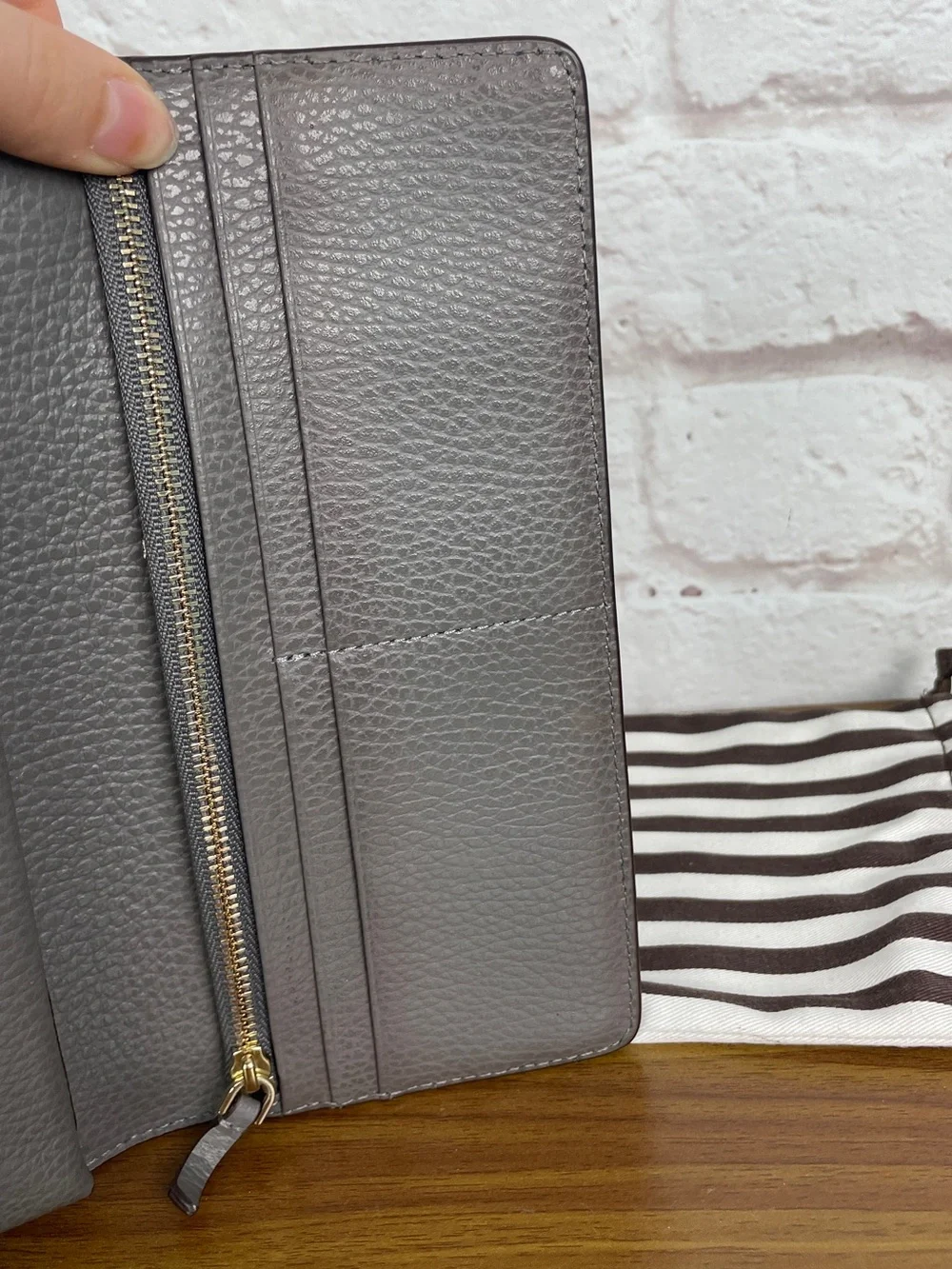 Henri Bendel Uptown Organizer Gray Leather Wristlet Wallet Clutch